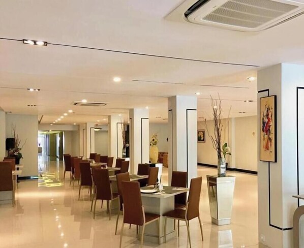 Dining - Kawana Hotel (Padang)