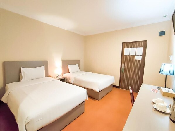 Room - Kawana Hotel (Padang)