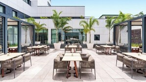 Tempat makan outdoor