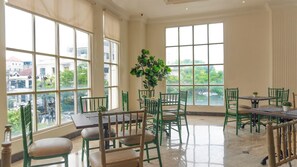 Dining - D Primahotel Pantai Losari Makassar (Makassar)