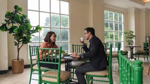 Dining - D Primahotel Pantai Losari Makassar (Makassar)