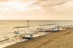 Beach - Lovina Beach Club And Resort (Buleleng)