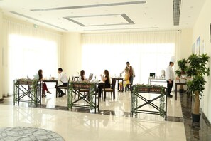 Dining - Uptown Apartments by Gewan (Al-Fujairah)