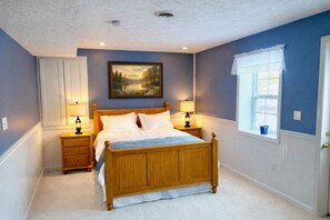 5 bedrooms, desk, iron/ironing board, free WiFi