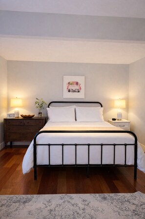 5 bedrooms, desk, iron/ironing board, free WiFi