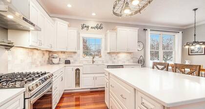 Orchard at Apple Ridge - Private 5 Acre Farmhouse Near Lake Michigan - Sleeps 10