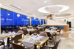 Dining - Alexandra Elegance (Thasos)