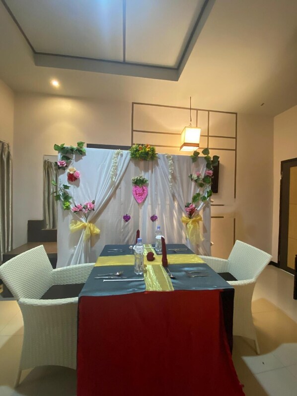 Dining - Bukit Indah Lestari (Palembang)