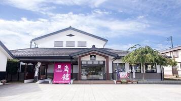 المنشأة من الخارج