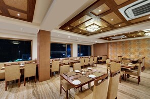 Restaurant - Anaya Beacon Hotel (Jamnagar)