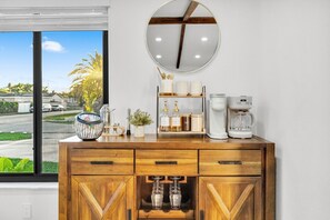 Interior - Boca Raton Retreat, Heated Pool, Putting Green, Game Room, Near Beach, Sleeps 7 (Boca Raton)