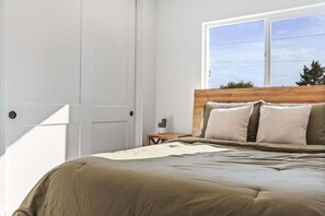 4 bedrooms, iron/ironing board, travel cot, free WiFi - Aether - Sparkling Pool & Games - Mins to Old Town (Scottsdale)