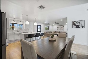 Interior - Aether - Sparkling Pool & Games - Mins to Old Town (Scottsdale)