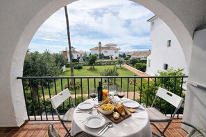 Outdoor dining - Mijas Serenity Garden by Lica Homes (Mijas)