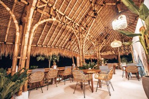 Tempat makan outdoor