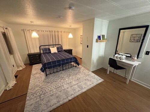 Peaceful Forest Guest House | Views | Near SilverStar Ski & city | Pet Friendly