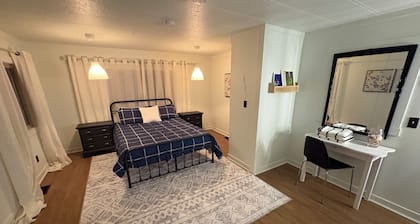 Peaceful Forest Guest House | Views | Near SilverStar Ski & city | Pet Friendly