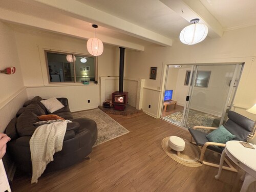 Peaceful Forest Guest House | Views | Near SilverStar Ski & city | Pet Friendly