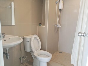 Bathroom - Iresidence Hotel Pathumthani (Khlong Luang)