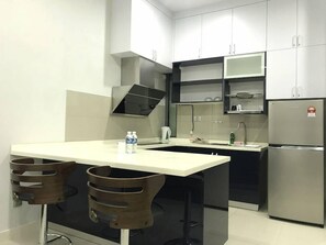 Private kitchen - Sunset & Seaview Vacation Condo City Centre @ Imago Shopping Mall (Kota Kinabalu)