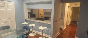 Fantastic 2-bedroom condo with AC in vibrant Newark. Comfort Inn.