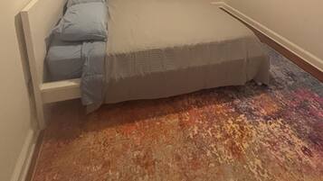 2 bedrooms, iron/ironing board, WiFi