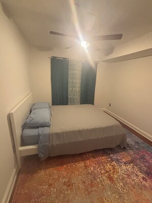 2 bedrooms, iron/ironing board, WiFi