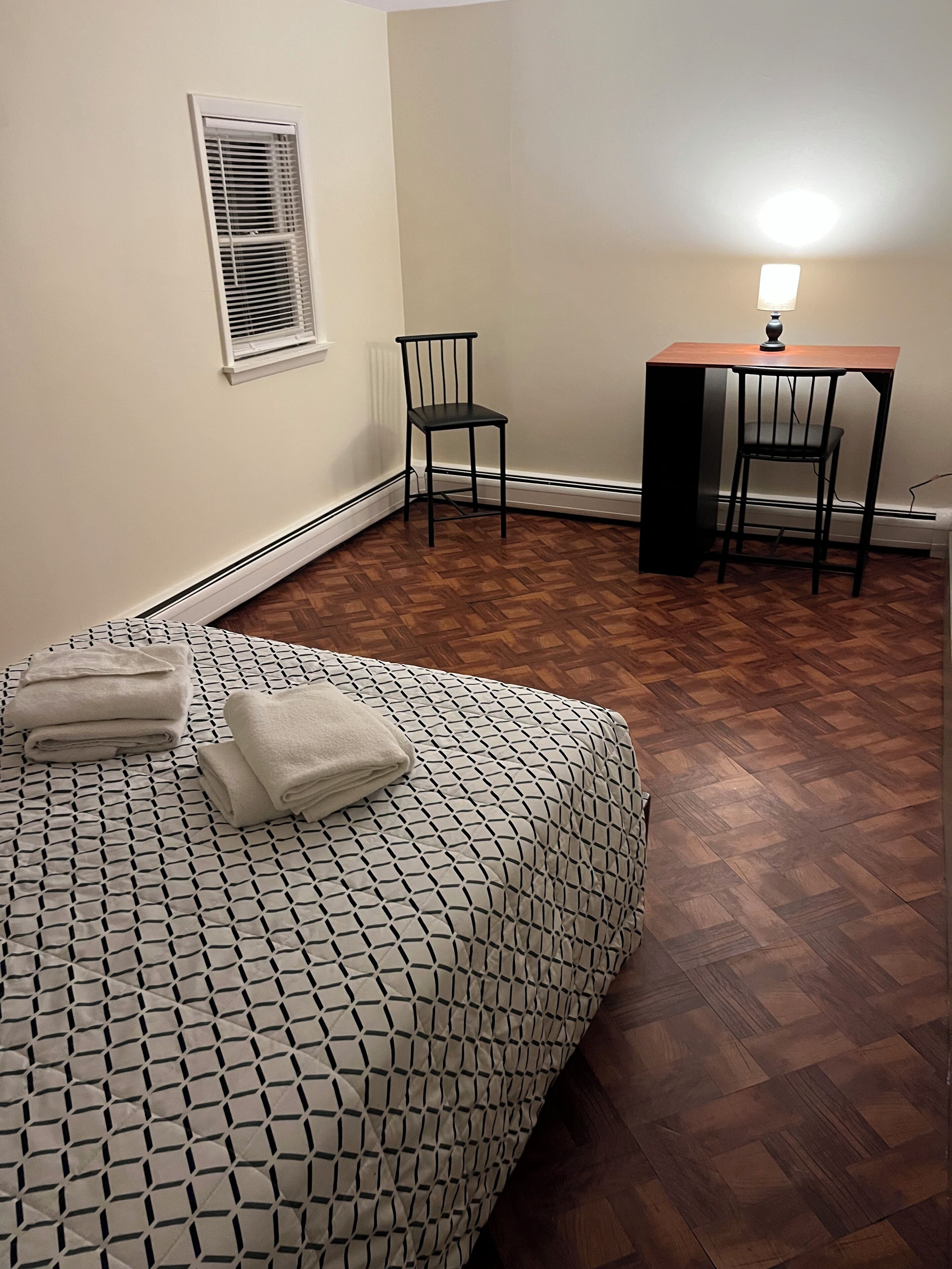 Iron/ironing board, internet, bed sheets