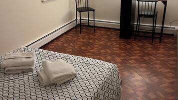 Iron/ironing board, internet, bed sheets