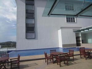 Pool - Dhotel (Bota)