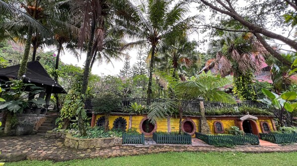 Property grounds - Edensor Hills Villa, Resort & Cafe (Bogor)