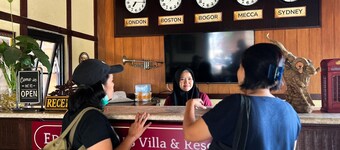 Edensor Hills Villa, Resort & Cafe
