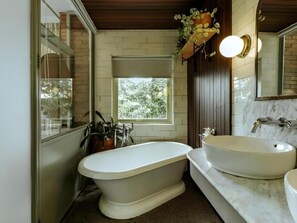 Bathroom - The House Tour Hotel Midtown (Bandung)