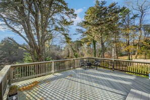 Terrace/patio - Spacious Dog-Friendly Retreat in Chatham (Chatham)