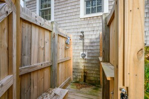 Property grounds - Spacious Dog-Friendly Retreat in Chatham (Chatham)
