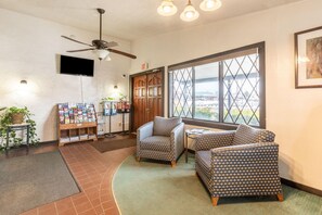 Interior - Rodeway Inn & Suites I-94 Kenosha (Kenosha)