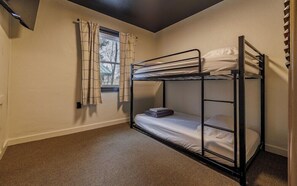 Room - THE RED Lodge INN (Red Lodge)