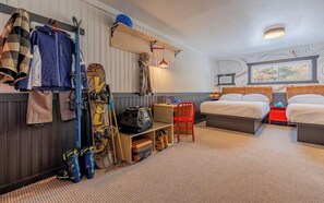 Room - THE RED Lodge INN (Red Lodge)