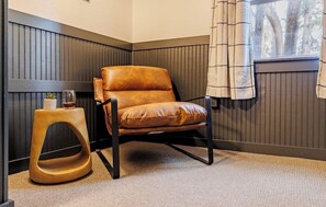 Interior - THE RED Lodge INN (Red Lodge)