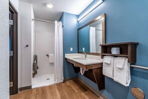 Bathroom - Woodspring Suites Portland North Gresham (Portland)