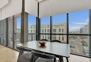 Dining - Sonder 17west (Miami Beach)