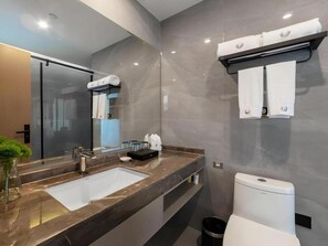 Bathroom - GYA Kunming Zijin Center Xiaodong Village Metro Station Hotel (Kunming)