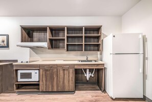 Private kitchen - Woodspring Suites Orlando Kissimmee Maingate (Kissimmee)