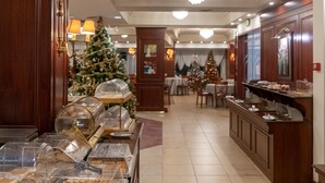A hotel lobby with a buffet area, Christmas tree, and a Christmas market setup.