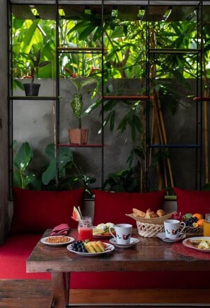 Dining - Vinna Villa Seminyak (Kerobokan)