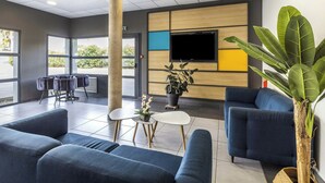 Living area - B&B Hotel Perpignan Saleilles (Saleilles)