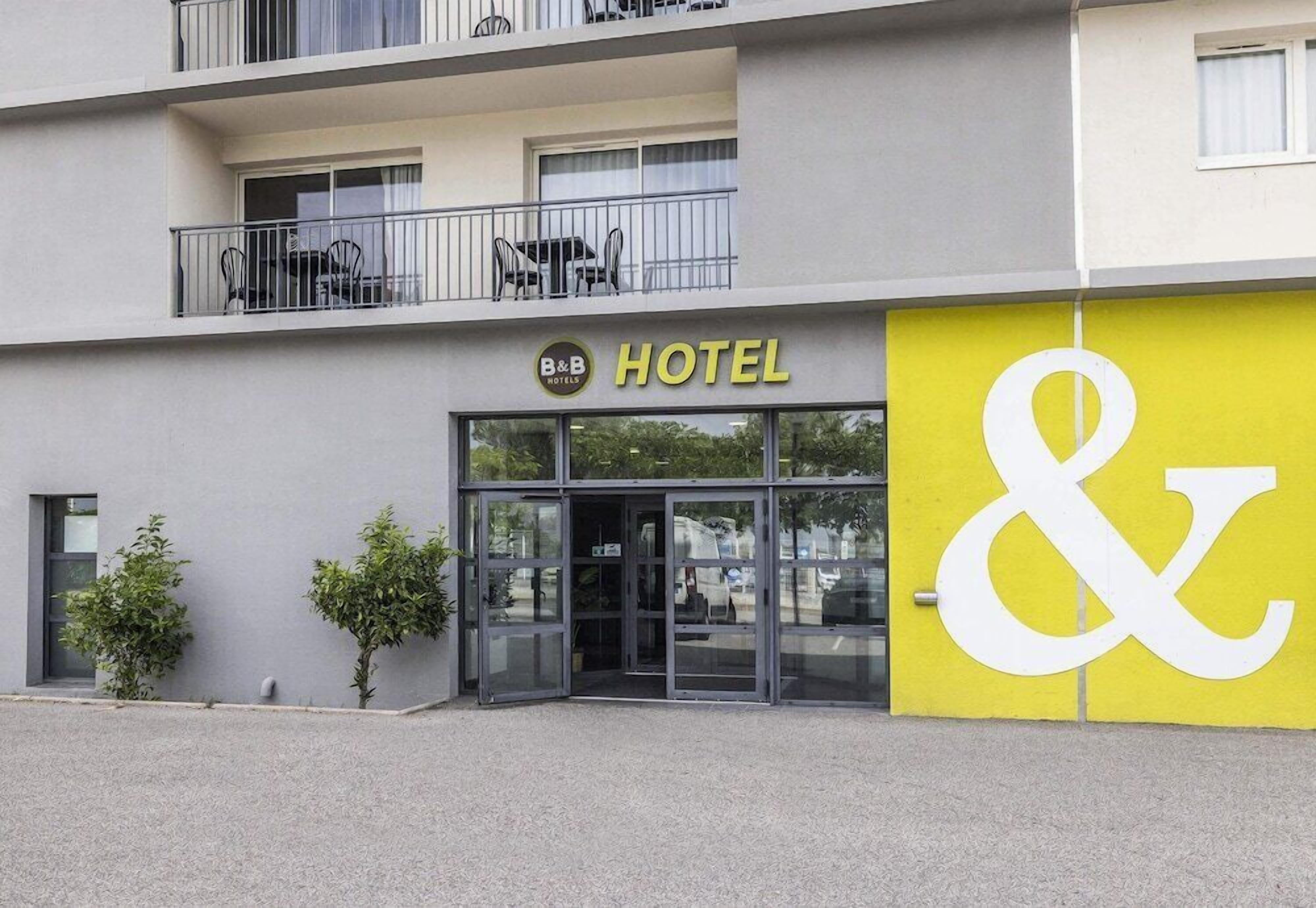 تفاصيل الفندق من الخارج