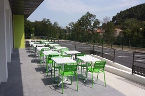 Tempat makan outdoor