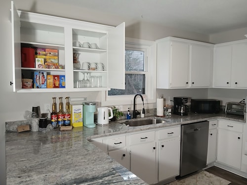 Travel Nurse & Military Housing, 2BR 4Bed Calm Retreat, 10 mins to Fort Liberty