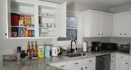 Travel Nurse & Military Housing, 2BR 4Bed Calm Retreat, 10 mins to Fort Liberty